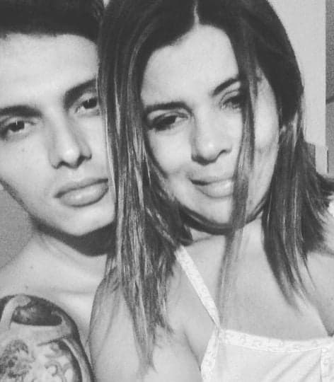 Mara Maravilha, de 49 anos, postou uma foto ao lado do seu namorado, Gabriel Torres, 27 (Foto: Reprodução) Mara Maravilha, de 49 anos, postou uma foto ao lado do seu namorado, Gabriel Torres, 27 (Foto: Reprodução)