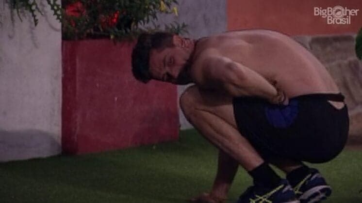 "BBB17": Mayla defende irmã e diz que Marcos fingiu sentir dor em suposta agressão