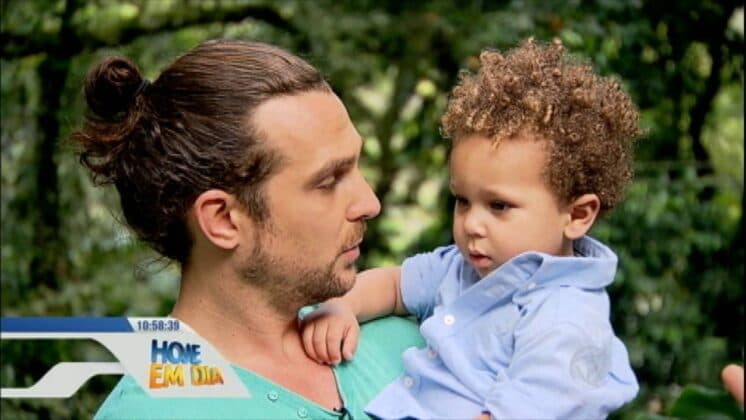 Igor Rickli posta vídeo do filho em gravação de "O Rico e Lázaro"