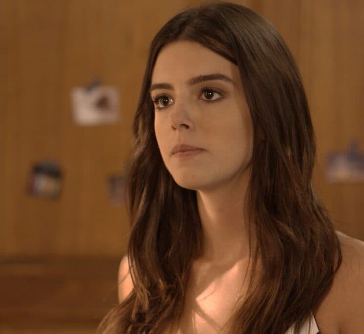 "Sol Nascente": Após briga na lama, Milena termina com Ralf