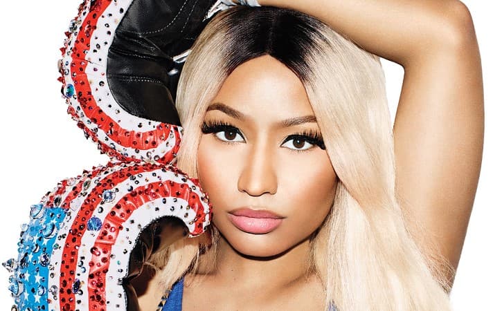 Nicki Minaj, com corpão de tirar o fôlego, passa dos limites e mostra completamente os seios: "enormes"