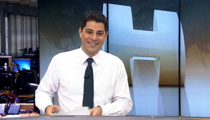 Evaristo Costa posta vídeo para celebrar os 13 anos no comando do "Jornal Hoje"; veja!