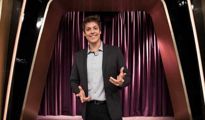 "Programa do Porchat" volta ao ar na Record apostando em "novela mexicana"