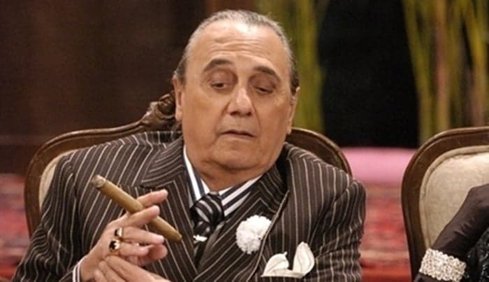 Agildo Ribeiro, aos 84 anos, renova contrato com a Globo
