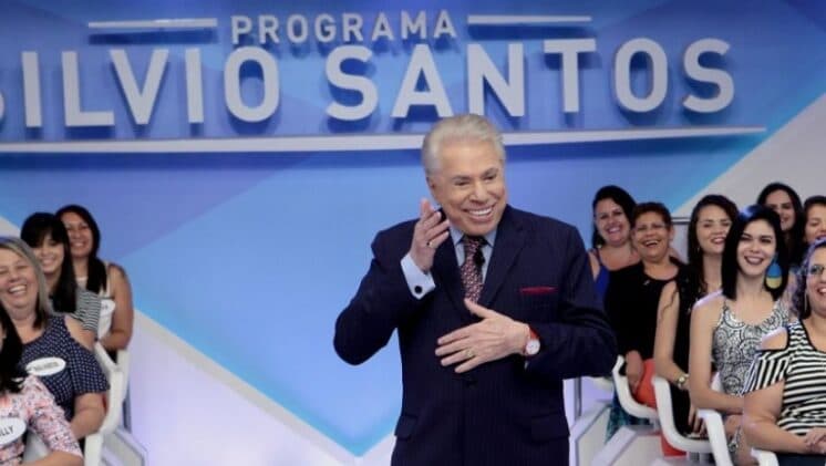 Silvio Santos desiste do grisalho e muda cor do cabelo