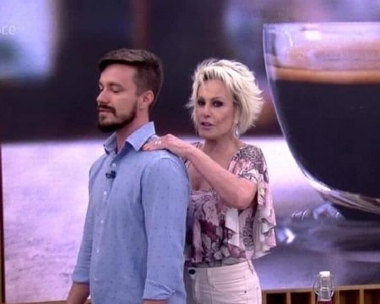 Ao vivo, Ana Maria detona trabalho de barista: “Ficou uma porcaria”
