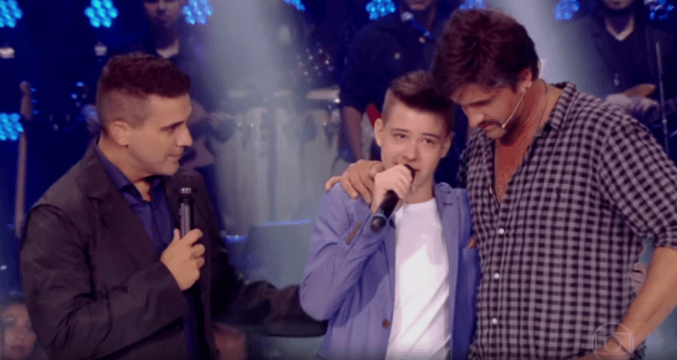 Em segunda edição após polêmica, Globo volta a "esconder" Vitor no "The Voice Kids"