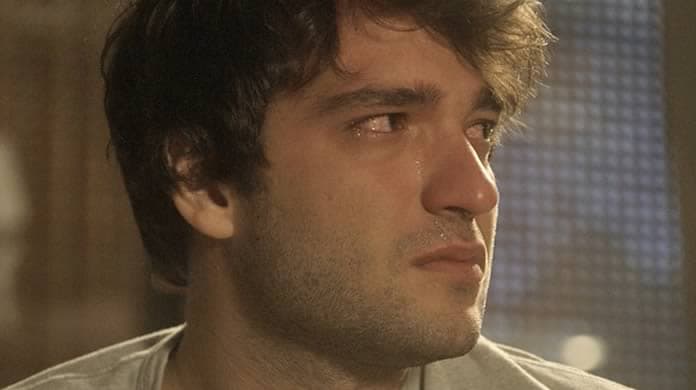 Tiago some e deixa carta de suicídio em "A Lei do Amor"