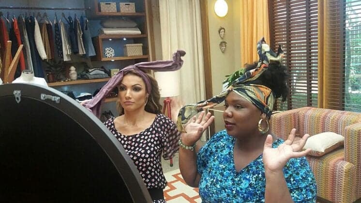 Patrícia Poeta usa turbante na TV e gera polêmica na web
