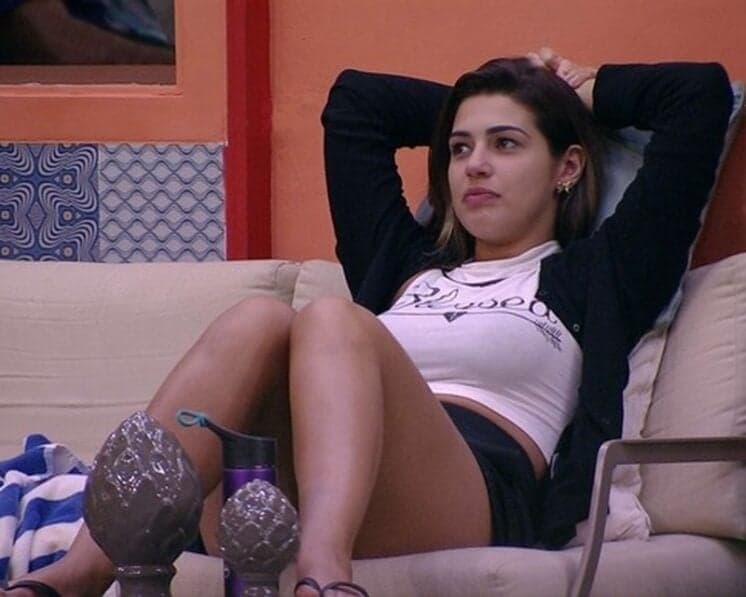 "BBB 17": Vivian reclama de Emilly: "Só sabe sensualizar"