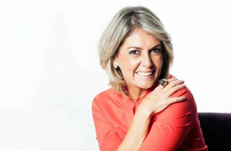 Apresentadora da Record TV assina contrato com outra emissora