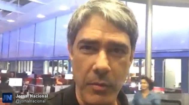 William Bonner imita Silvio Santos nos bastidores do "Jornal Nacional"