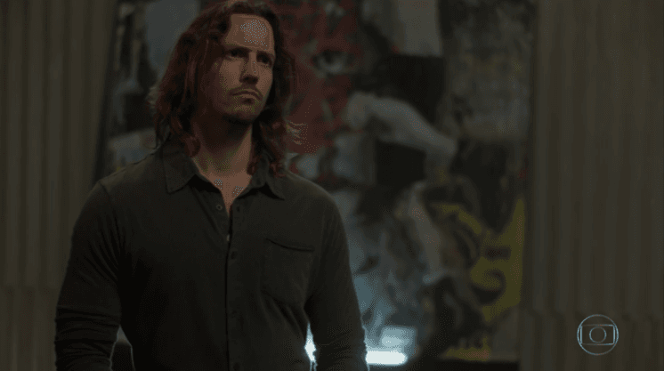 "Rock Story": Gui flagra Tiago e Júlia se beijando e fica arrasado