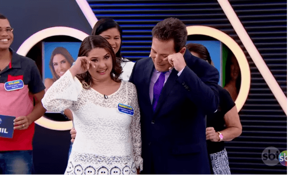 Mulher ganha R$ 1 milhão em programa e se emociona junto com Luís Ricardo no SBT