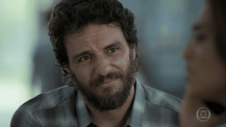 "A Força do Querer": Caio fica chocado com situação de Bibi e decide ajudá-la