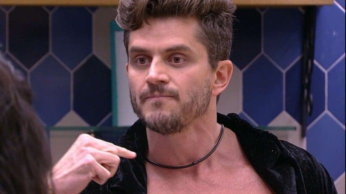 No "BBB17", clima esquenta e Marcos acusa Marinalva: 'Você está suja até o pescoço'