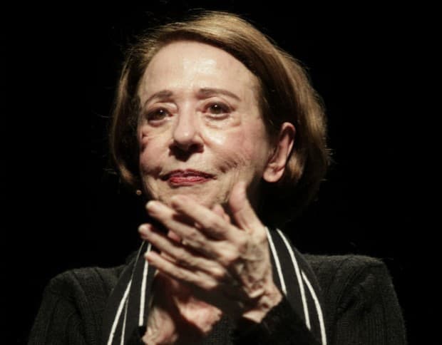 Fernanda Montenegro grita "Fora Temer" durante evento; assista!