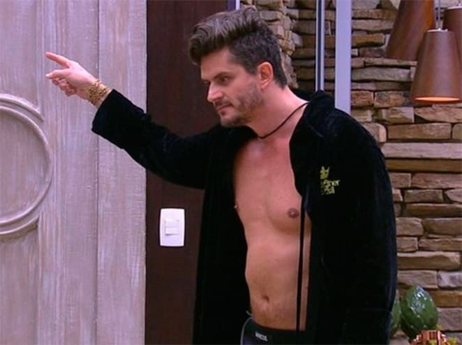 Pai de Emilly se manifesta pela primeira vez e detona Marcos no "BBB 17"