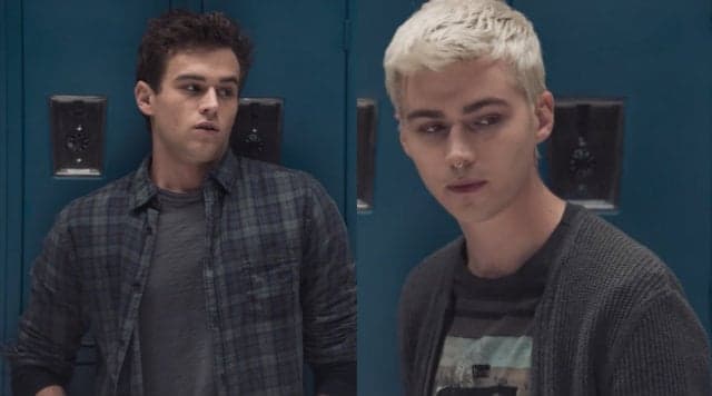 Gays, atores de “13 Reasons Why” publicam fotos aos beijos com uma bíblia