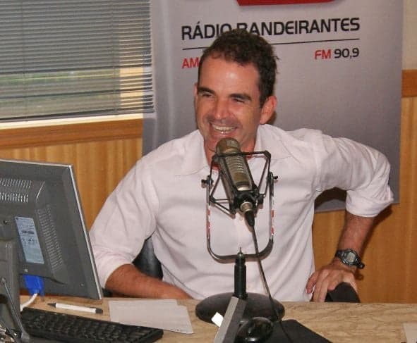 Bandeirantes comemora Dia do Jornalista de forma inusitada e que poucos aprovam; entenda