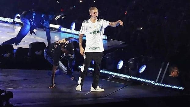 Justin Bieber usa camisa do Palmeiras em show e surpreende patrocinadora do time