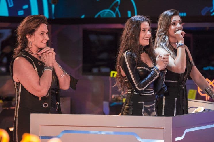 Finalista do "BBB 17", Emilly manda recado para Marcos, após expulsão