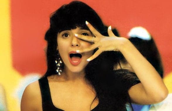 Mara Maravilha é homenageada no "Fofocalizando" por seus 30 anos no SBT