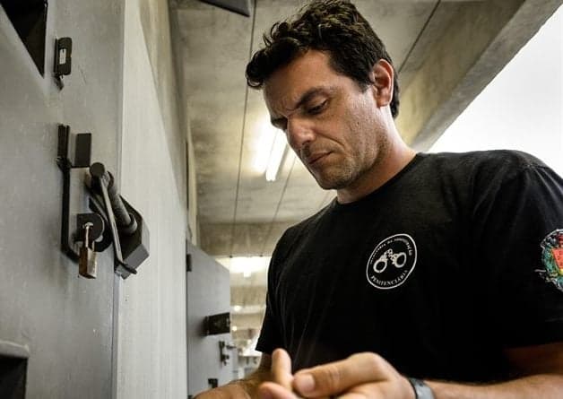 Globo construirá um presídio em suas locações para série "Carcereiros"