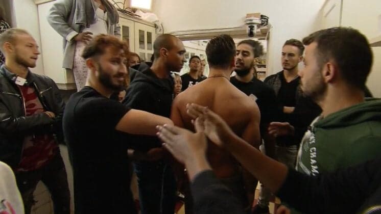 Novo reality show da Record vira piada e é chamado de "BBB Inchado"