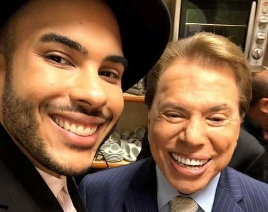 Fofoqueiro e "amigo" dos famosos vira jurado do "Troféu Imprensa"