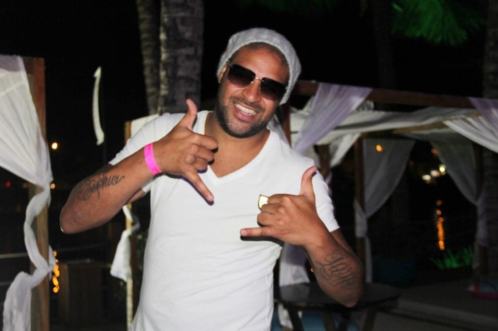Adriano Imperador foi ao aniversário de Ludmilla com escolta armada