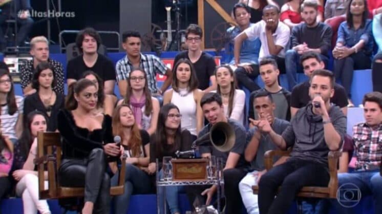 Junior Lima surpreende Laura Muller com pergunta no "Altas Horas"