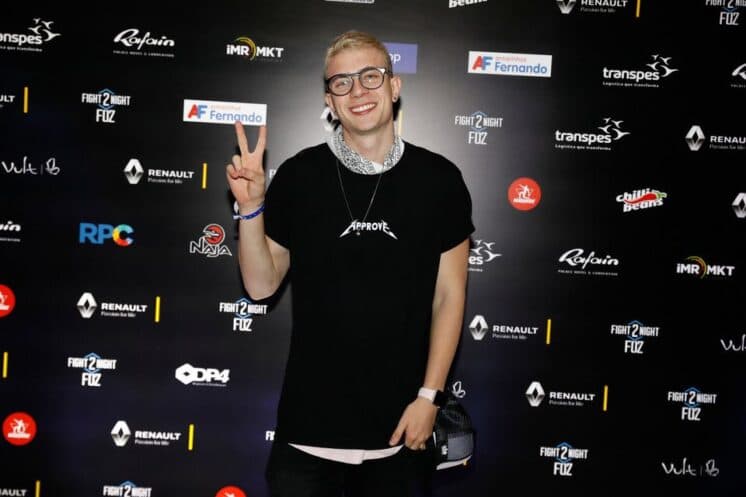 Youtuber mostra porque já foi colírio e é apontado como affair de globais