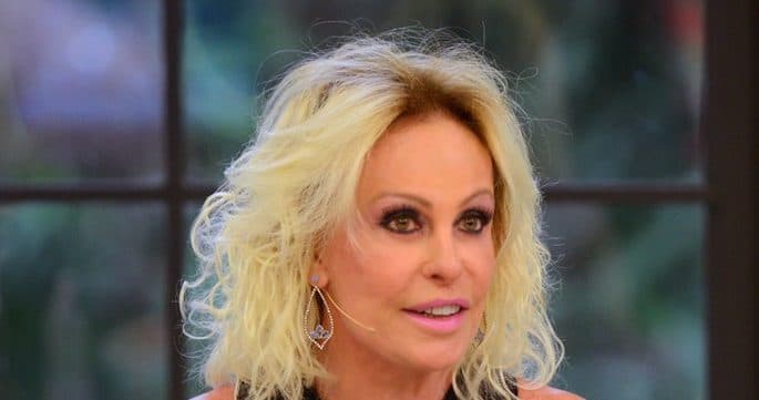 Ana Maria Braga comemora 40 anos de carreira com foto antiga