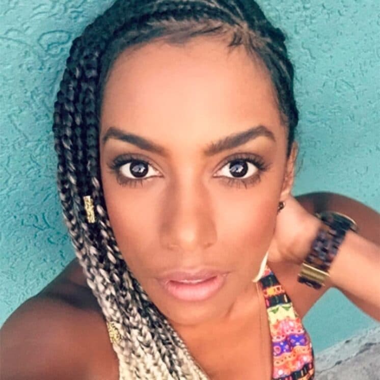 Bailarina do “Domingão” é confundida com Anitta