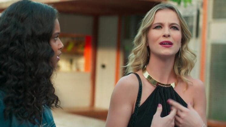 "Malhação": Bárbara humilha Joana na frente dos funcionários
