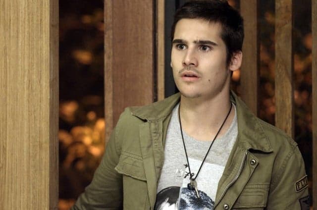 "Rock Story": Zac prejudica a banda por causa da mãe