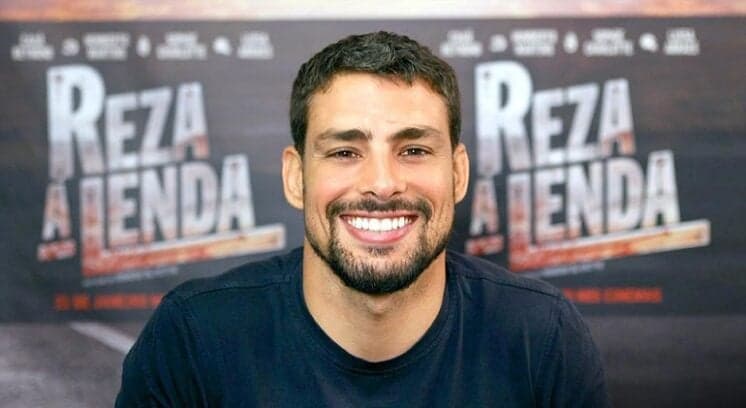 Cauã Reymond é flagrando pegando na bunda de modelo