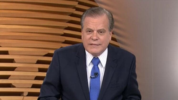 Chico Pinheiro grita em telejornal e deixa colegas assustados