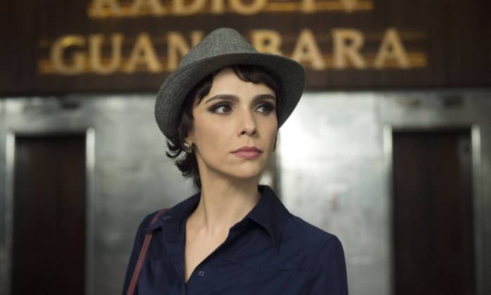 Débora Falabella renova contrato com a Globo