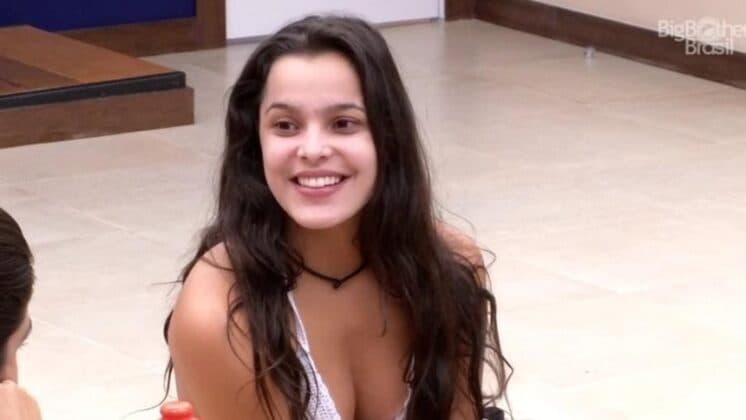 "Com vários zeros", ostenta Emilly em passeio de lancha