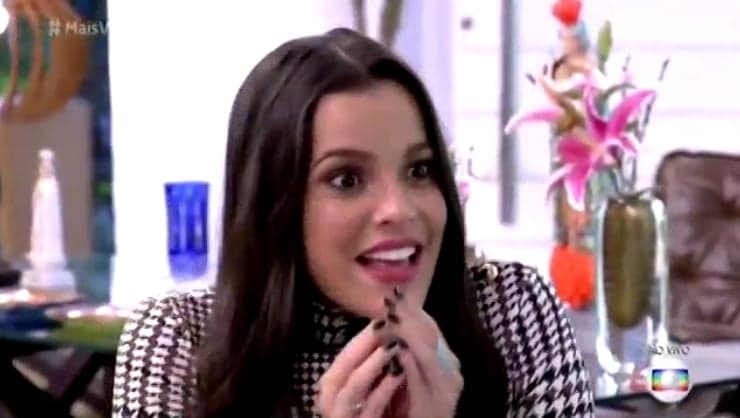 Emilly e Mayla pedem convite vip para show de Anitta e produção nega