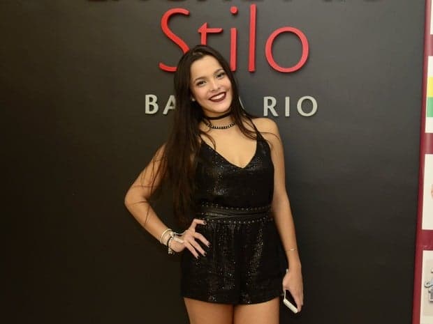 Emilly, do "BBB17", vira boneco Judas no Sábado de Aleluia