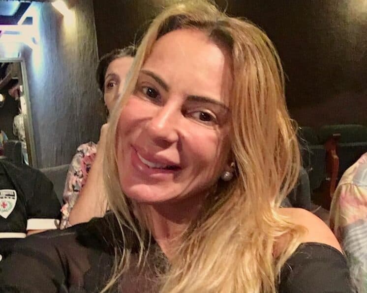 Esposa de Stênio Garcia rebate críticas após postar foto nua