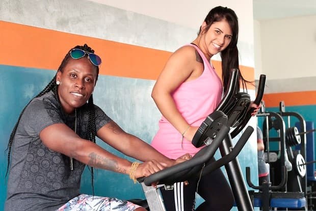 Mulher de Neném, da dupla com Pepê, quer ser a "nova Gracyanne Barbosa"