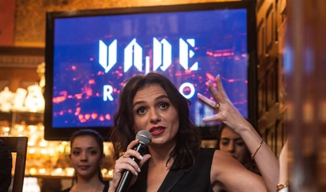 Monica Iozzi fala sobre trabalhos em "Vade Retro": "muitas horas de trabalho"