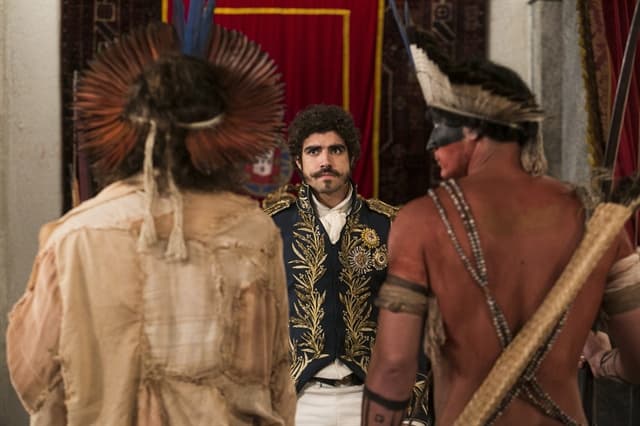 "Novo Mundo": Pedro se encontra com índios após invasão na cidade