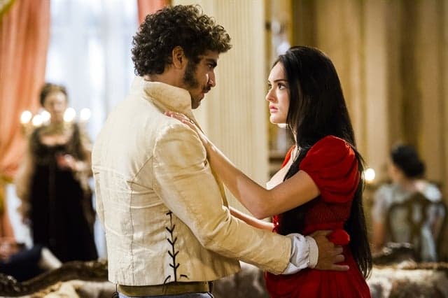 "Novo Mundo": Anna finge namoro com Thomas para escapar de Pedro