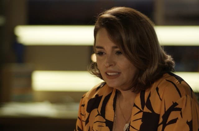 "Rock Story": Gilda descobre segredo de Haroldo e fica chocada