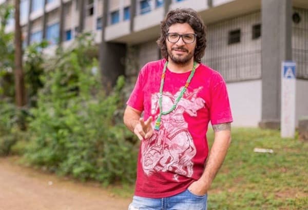 Ex-BBB Ilmar pretende lançar camisas e cosméticos com mamão